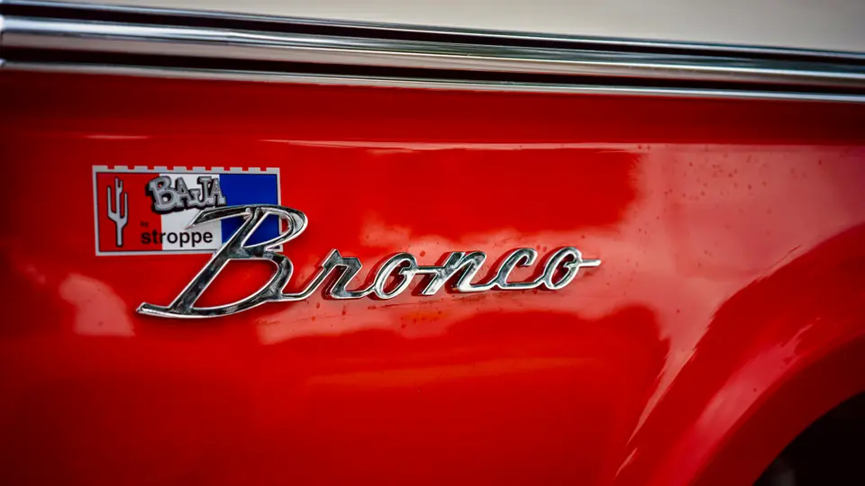 Stroppe Baja Bronco script