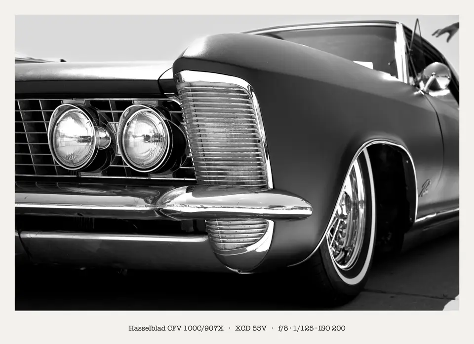 Riviera nose, low on wire wheels