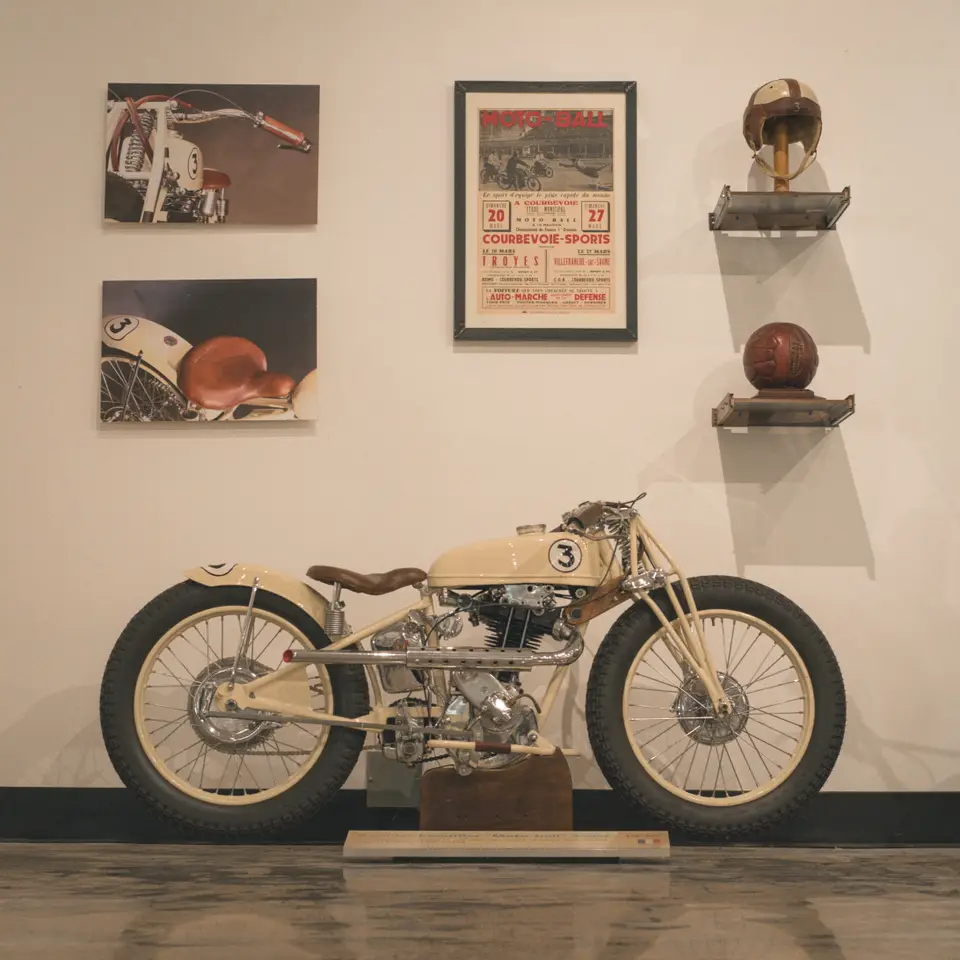 Moto-ball machine under its 1930s poster
