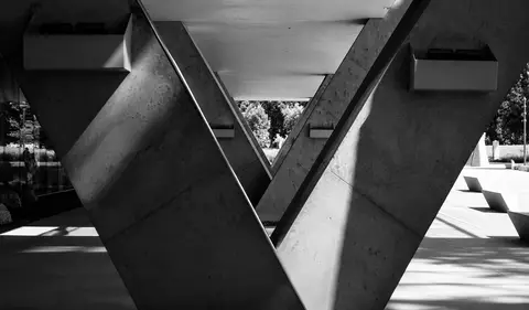 Concrete V-columns and shadow