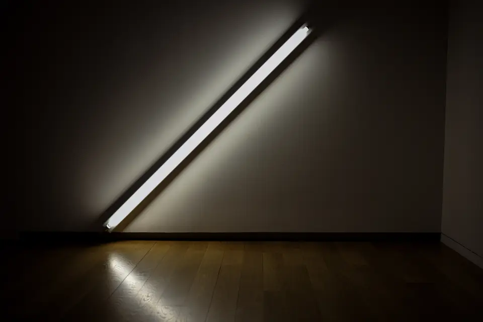 A single tube drawn across the wall